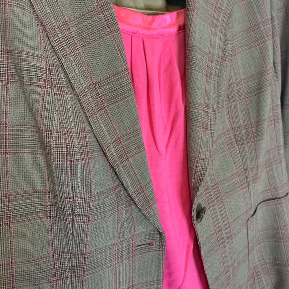 Plaid Pant Suit for Women | Tailored Blazer & Trousers | Workwear Chic - Picture 4 of 5